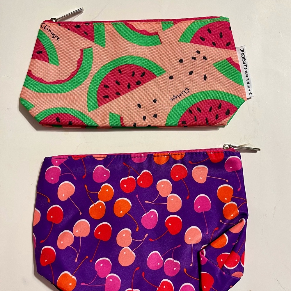Clinique 5 Cosmetic Bags Fruits & Flowers Patterns - Picture 4 of 5